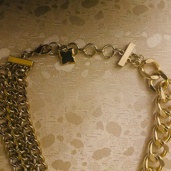 Gorgeous necklace this is such a unique vintage piece. It is so beautiful. - Picture 2 of 3